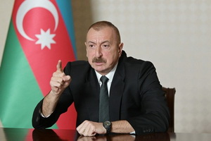ilham barmagini silkeleyir